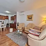 Nina Marie Ii Appartement *