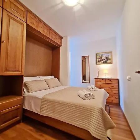 Nina Marie Ii Apartment *