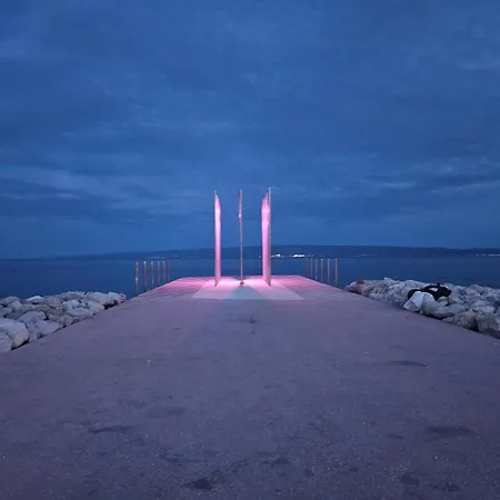 Nina Marie Ii * Split